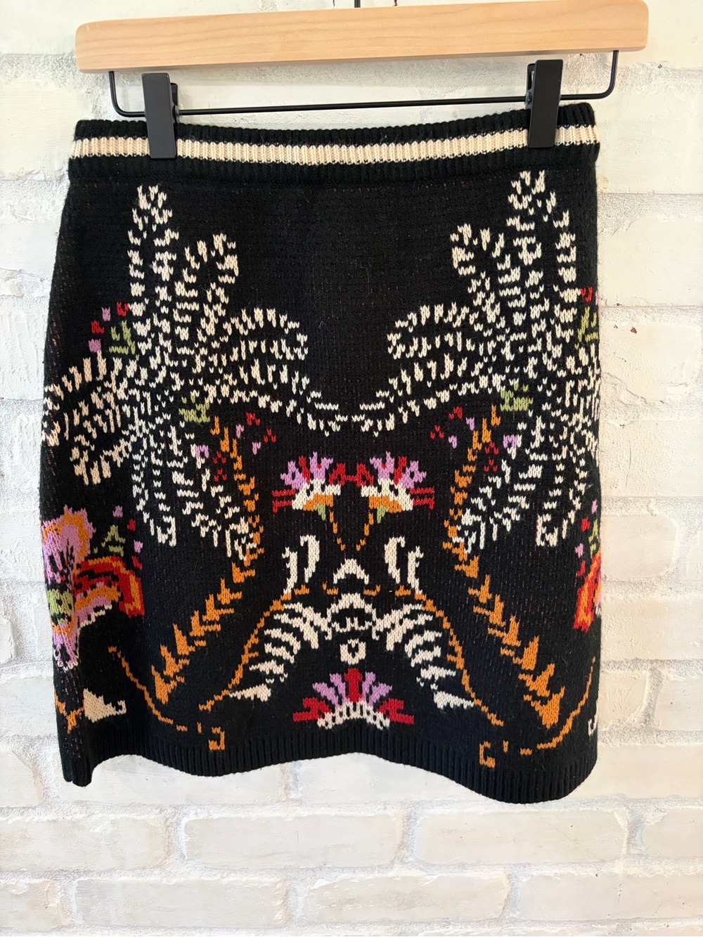 Anthropologie FARM Rio Knit Mini Skirt with Multicolor Floral Motif (B4)